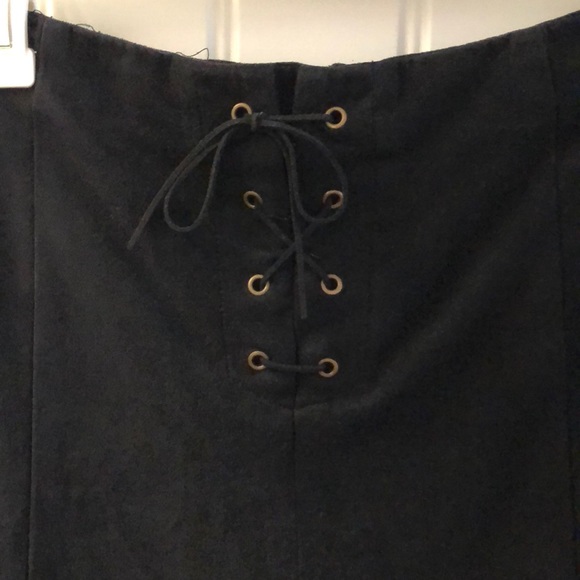 Black skirt - Picture 2 of 2